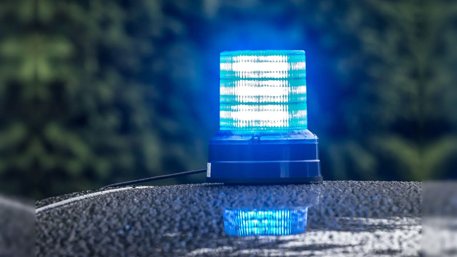 In Vilseck wurden an zwei Autos die Reifen manipuliert. (Symbolbild: Armin Weigel/dpa)