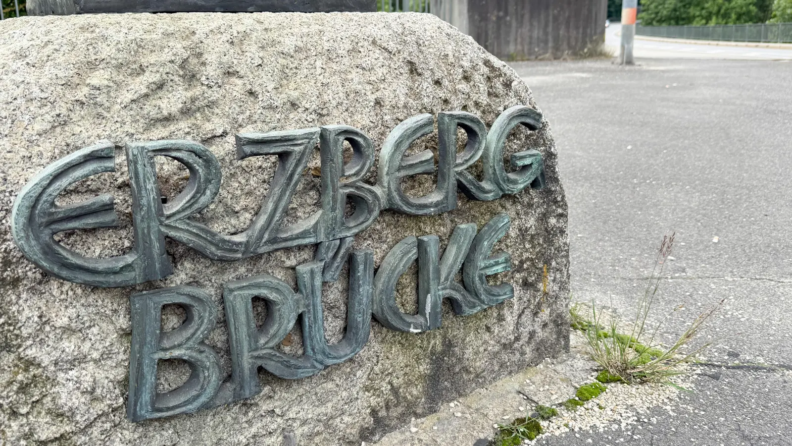 Aufgrund von Felssicherungsarbeiten kommt es in Amberg am Erzberg zu Verkehrseinschränkungen.  (Symbolbild: Petra Hartl)