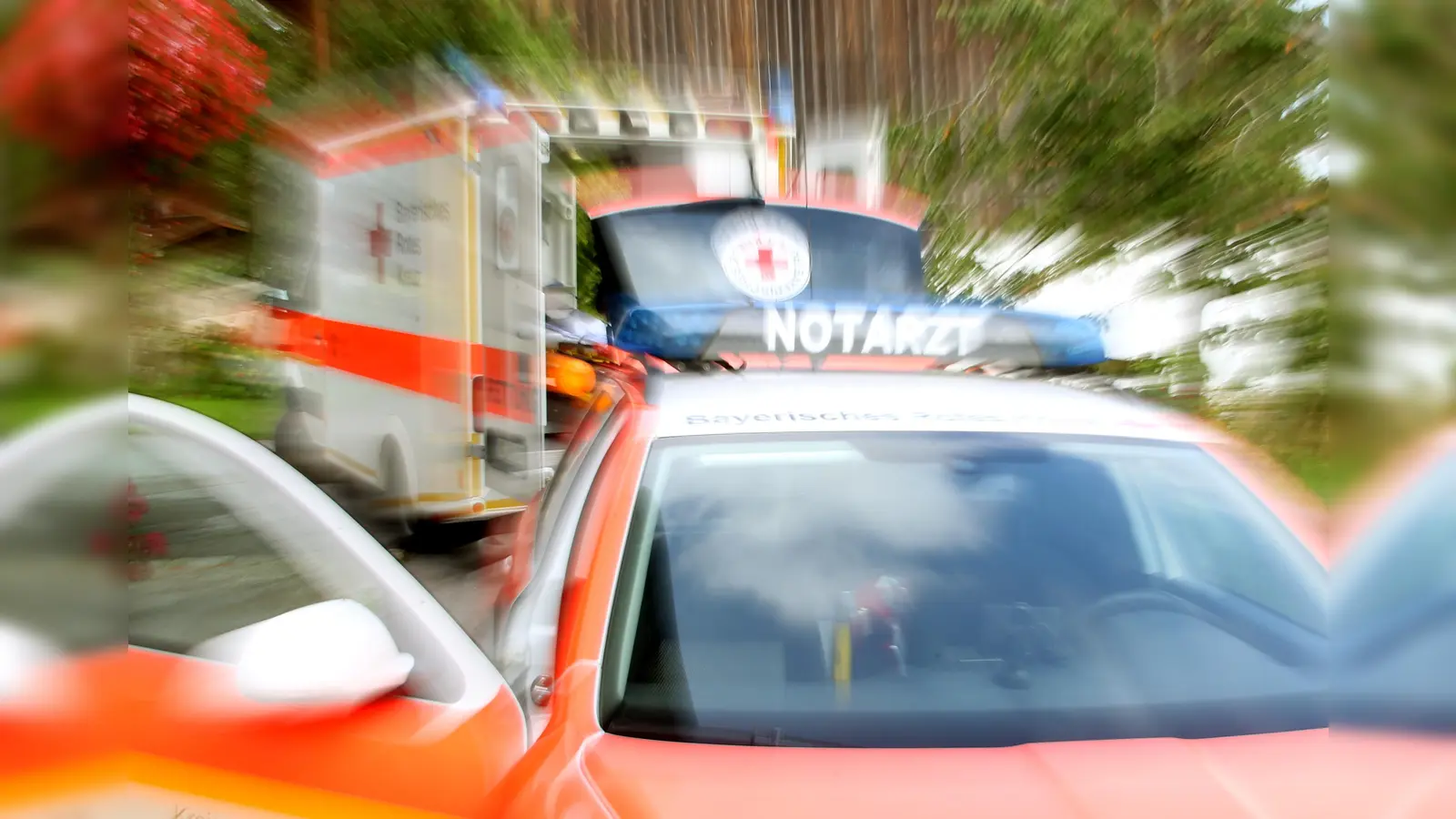 Kleidungsstücke am Naabufer: Das löst am Freitag gegen 15.35 Uhr eine größere Suchaktion aus. (Symbolbild: Stephan Jansen)