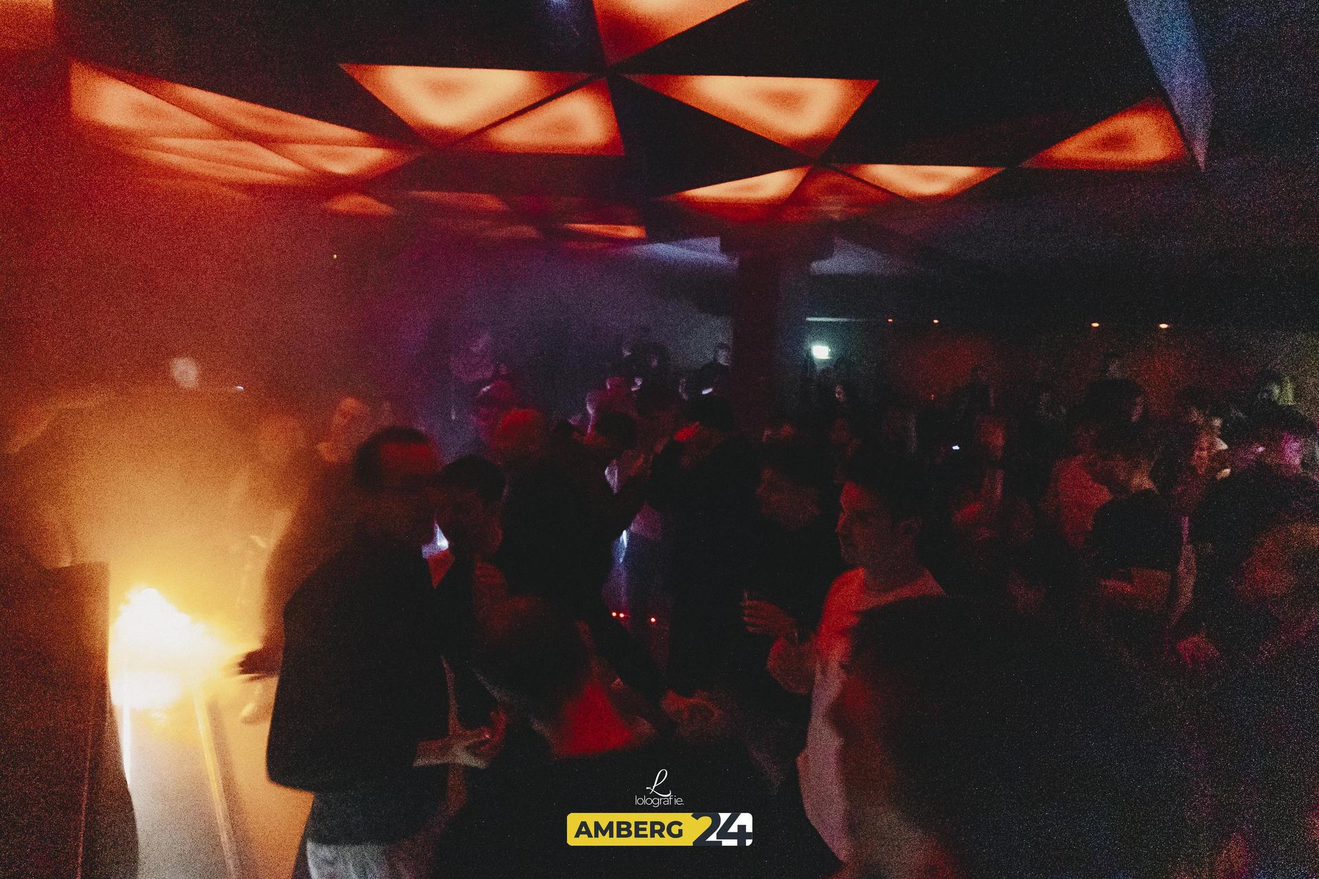 Frau Fenk im Trio.  (Bild: Lolografie)