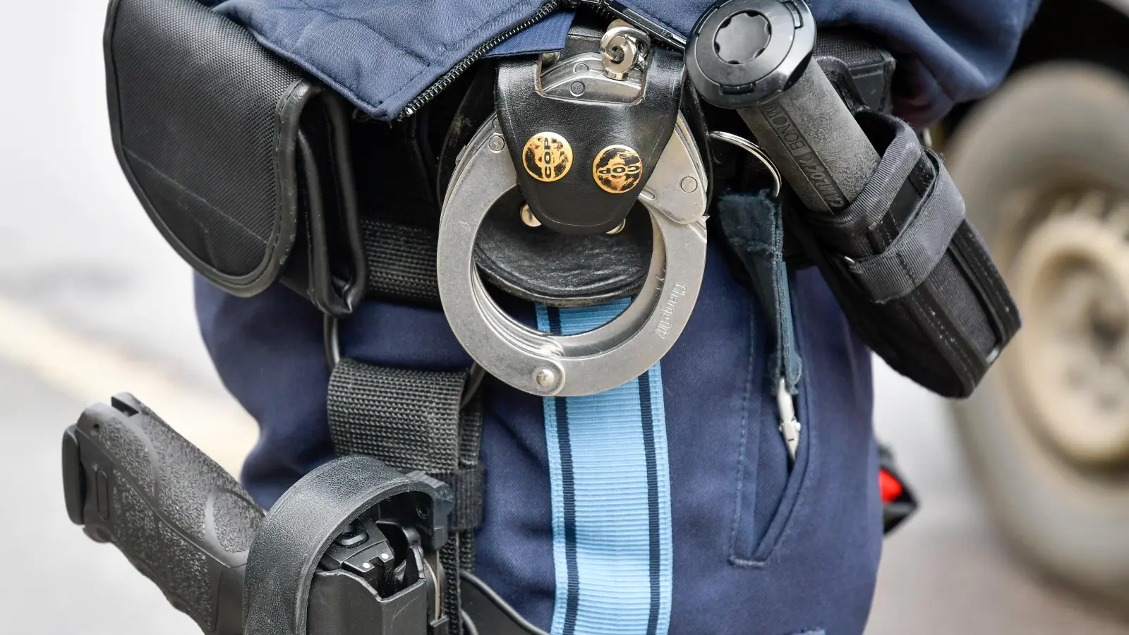 Ein Betrunkener zeigte sich in Sulzbach-Rosenberg aggressiv und wurde von der Polizei in Gewahrsam genommen. (Symbolbild: Petra Hartl)