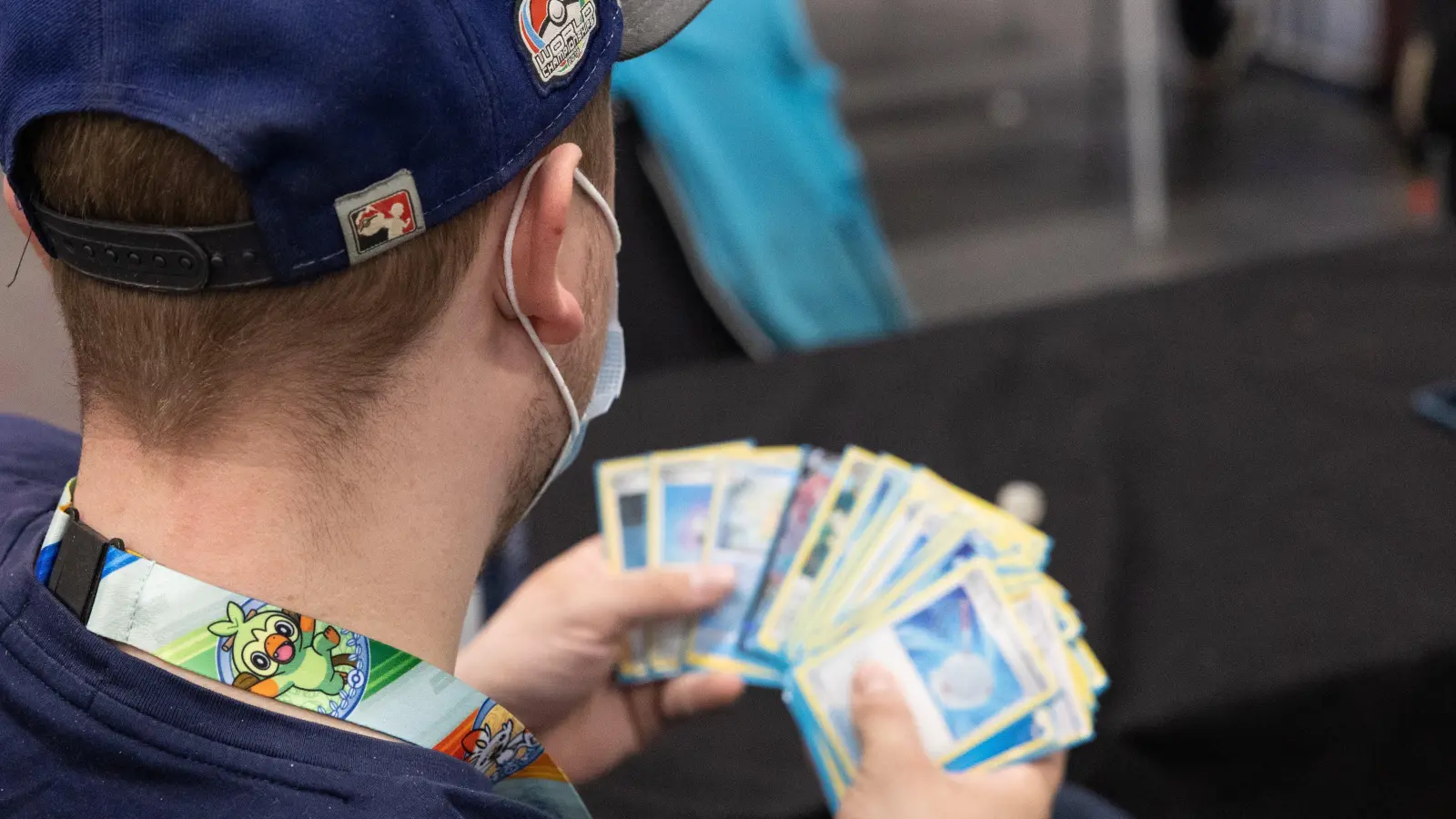 Ein Dieb hatte es in Amberg auf Pokémon-Sammelkarten abgesehen. (Archivbild: Hannes P. Albert)