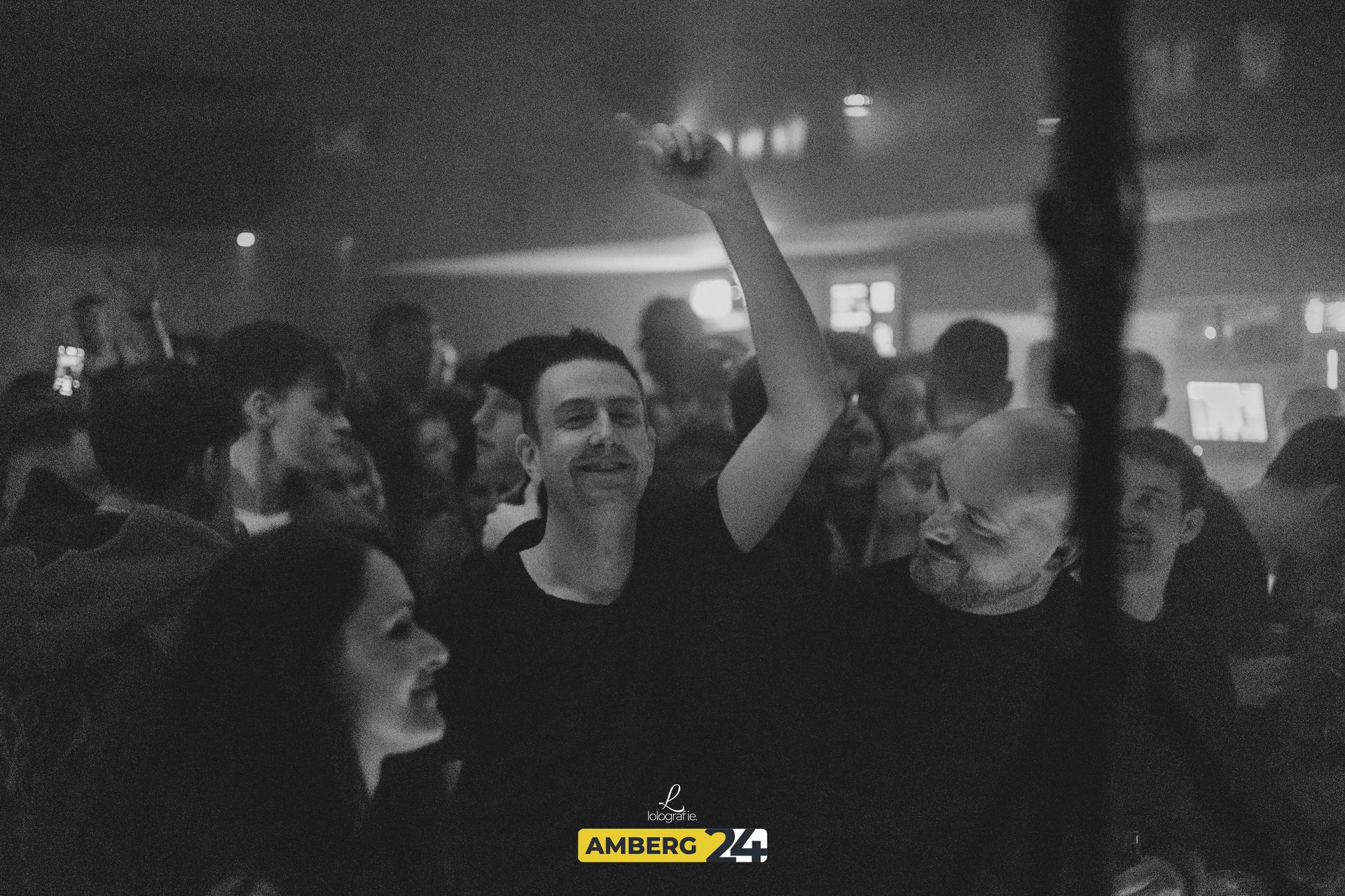 Frau Fenk im Trio.  (Bild: Lolografie)