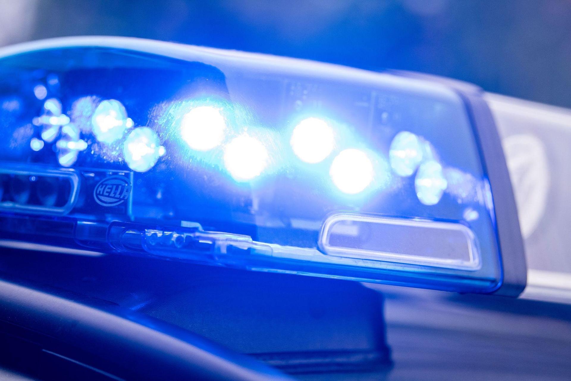 Die Polizei ermittelt nach einem Fall von Diebstahl. (Symbolbild: Lino Mirgeler/dpa )