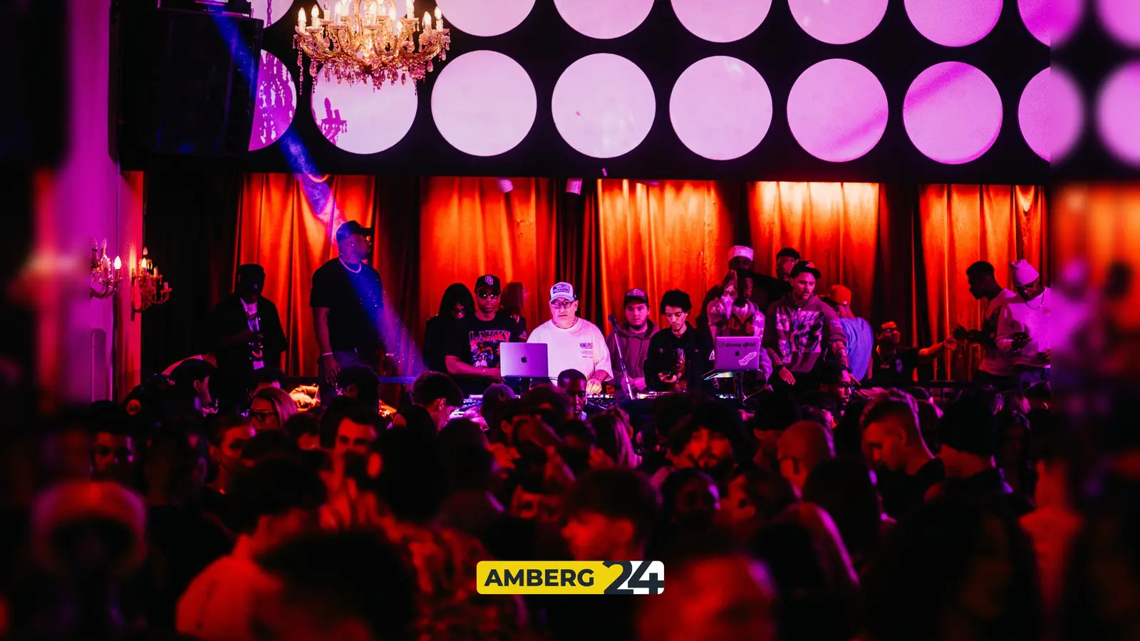 Models and Bottles im Casino in Amberg. (Bild: Mario Donhauser)