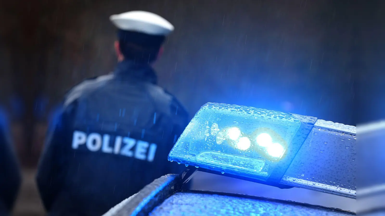 Die Polizei stoppte die drei Verdächtigen bei einer Fahrzeugkontrolle. (Symbolbild) (Bild: Karl-Josef Hildenbrand/dpa)