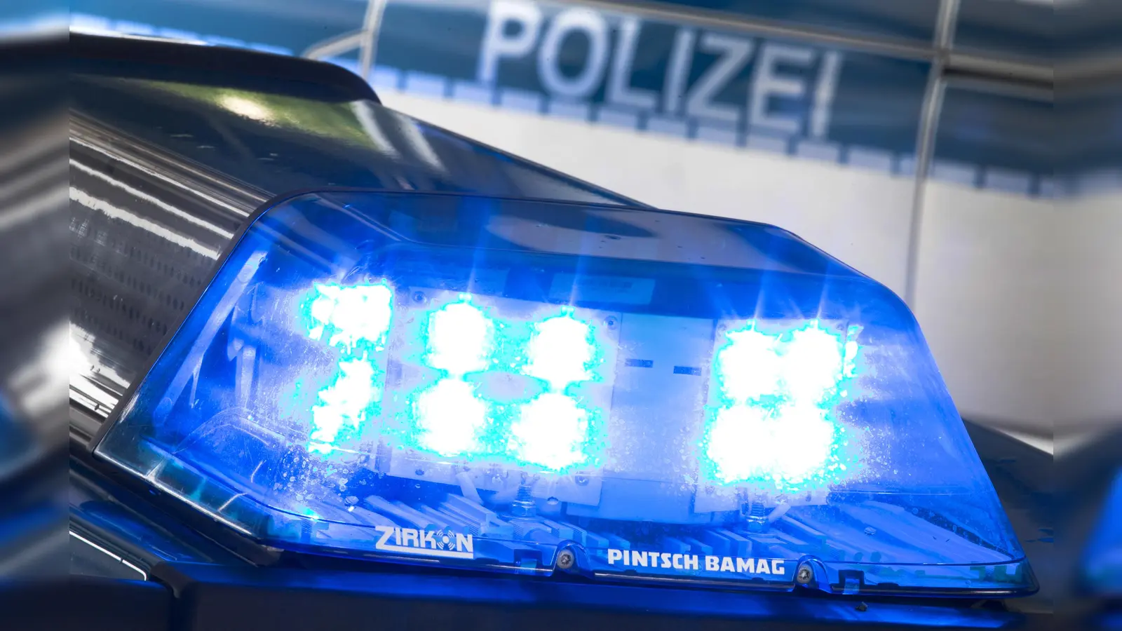 Nach einem Beziehungsstreit in Neumarkt musste die Polizei ausrücken. (Symbolbild: Friso Gentsch/dpa)