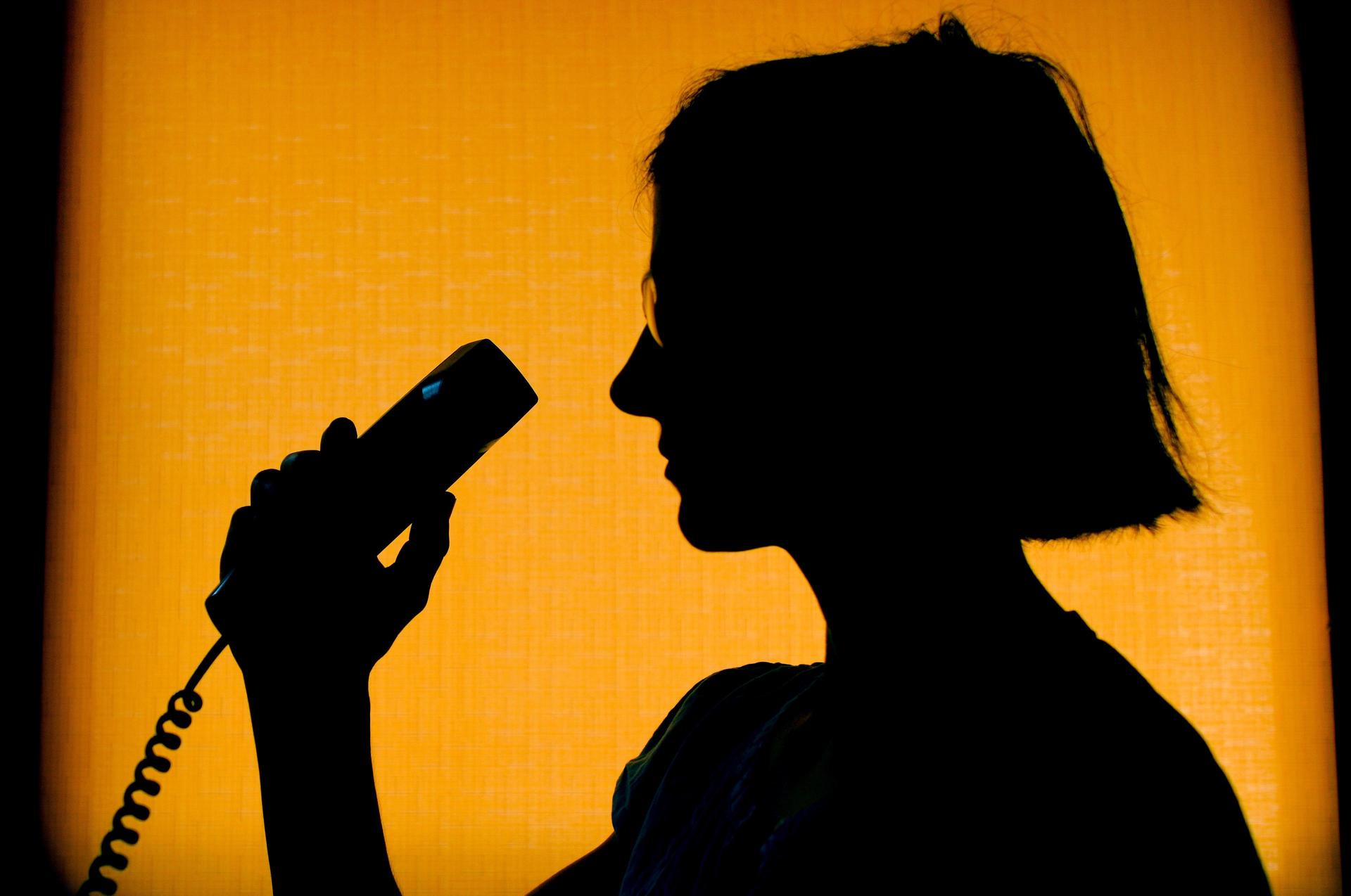 New York is calling: Eine Mitarbeiterin einer amerikanischen Seelsorger-Hotline bat die Amberger Polizei bei einem Fall um Hilfe.  (Symbolbild: Patrick Pleul)