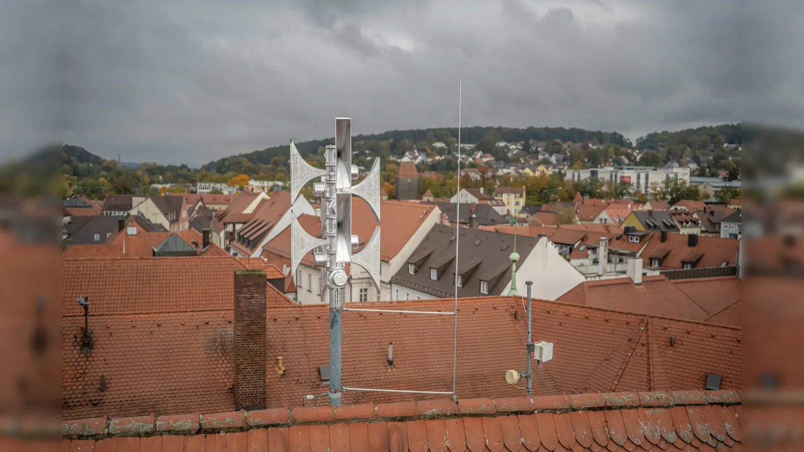 Am Donnerstag wird es laut. Beim Bayernweiten Probealarm werden die Sirenen in <br>der Stadt Amberg getestet.  (Bild:  Michael Golinski, Stadt Amberg )