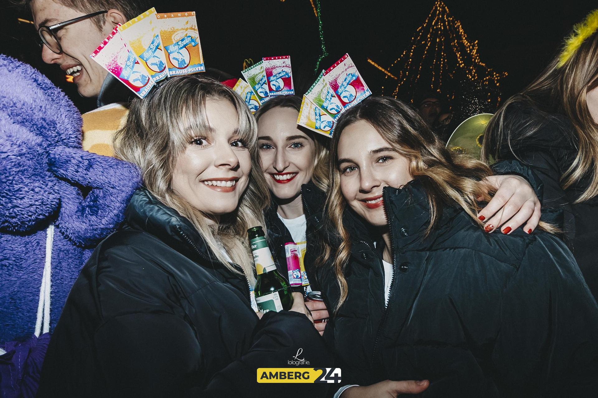 Amberger Hexennacht: Das war 2025 am Marktplatz los. Wir wünschen euch viel Spaß mit den Fotos.  (Bild: Leonie Hartung)
