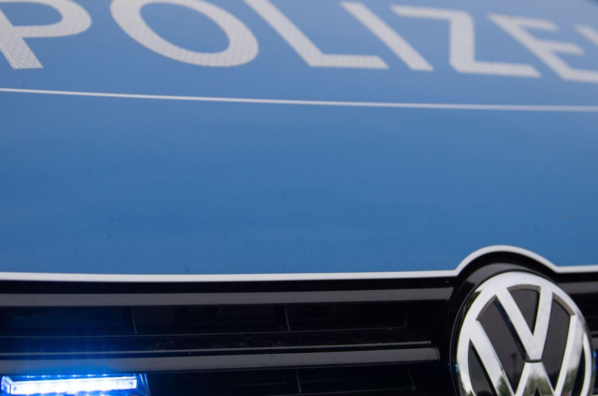 Die Polizei wurde zu einem Zwischenfall in Sulzbach-Rosenberg gerufen. (Symbolbild: Lino Mirgeler/dpa)