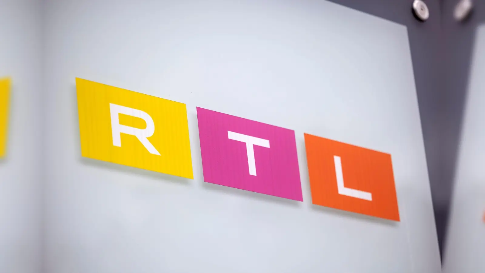 In rund fünf Wochen ist es so weit: Das Dschungelcamp startet. (Archivbild) (Bild: Thomas Banneyer/dpa)