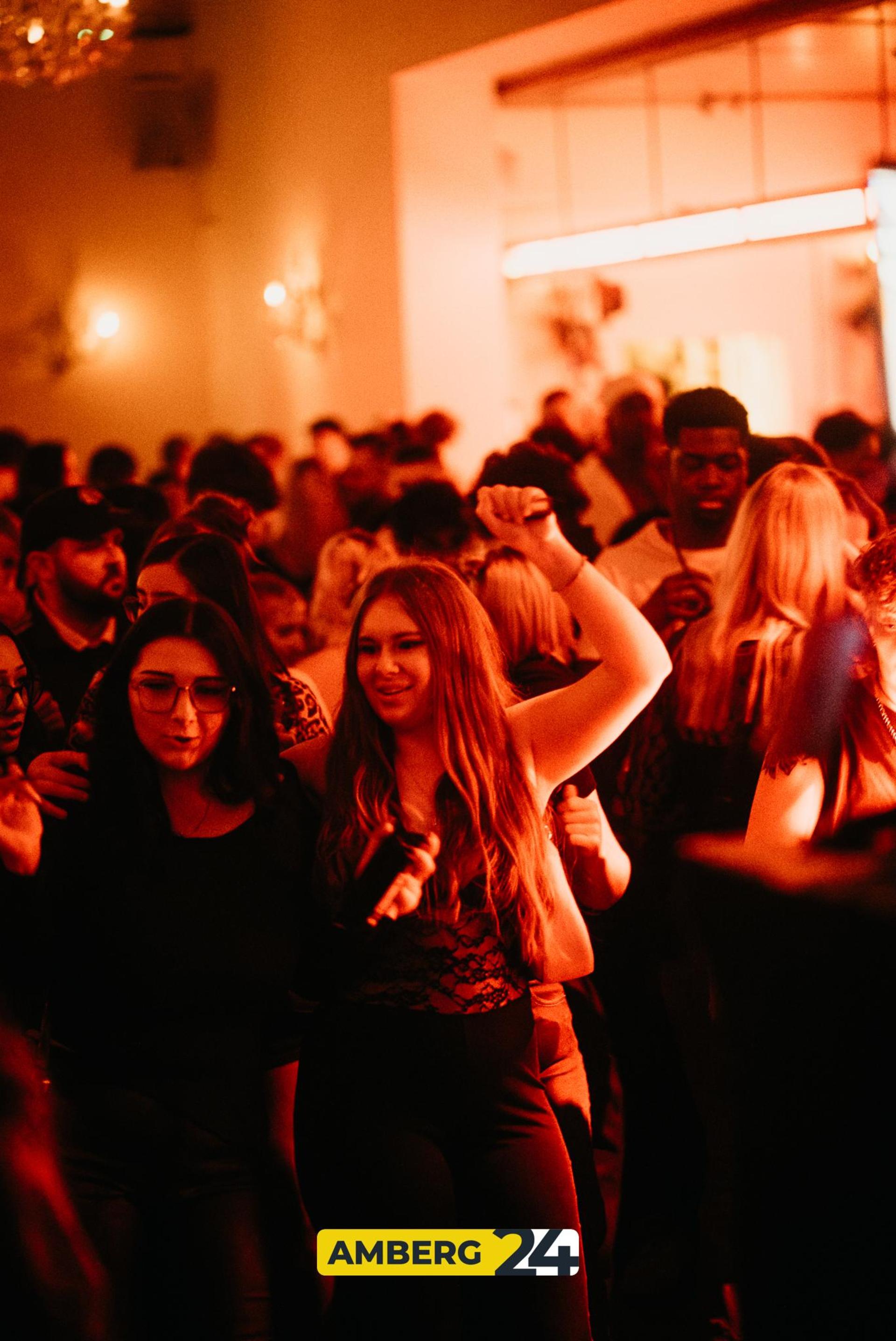 Models and Bottles im Casino in Amberg. (Bild: Mario Donhauser)