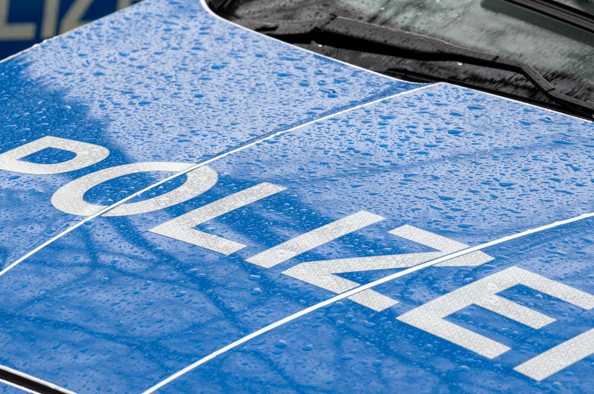 Bei einem Verkehrsunfall in Hahnbach gibt es zwei Verletzte.  (Bild: Soeren Stache/dpa)