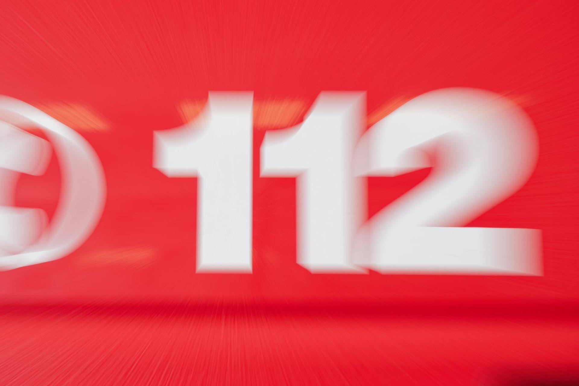Ein Wohnungsbrand in Neumarkt i.d.OPf. forderte ein Todesopfer. Ein Feuerwehrmann wurde verletzt. (Symbolbild: Uwe Anspach/dpa)