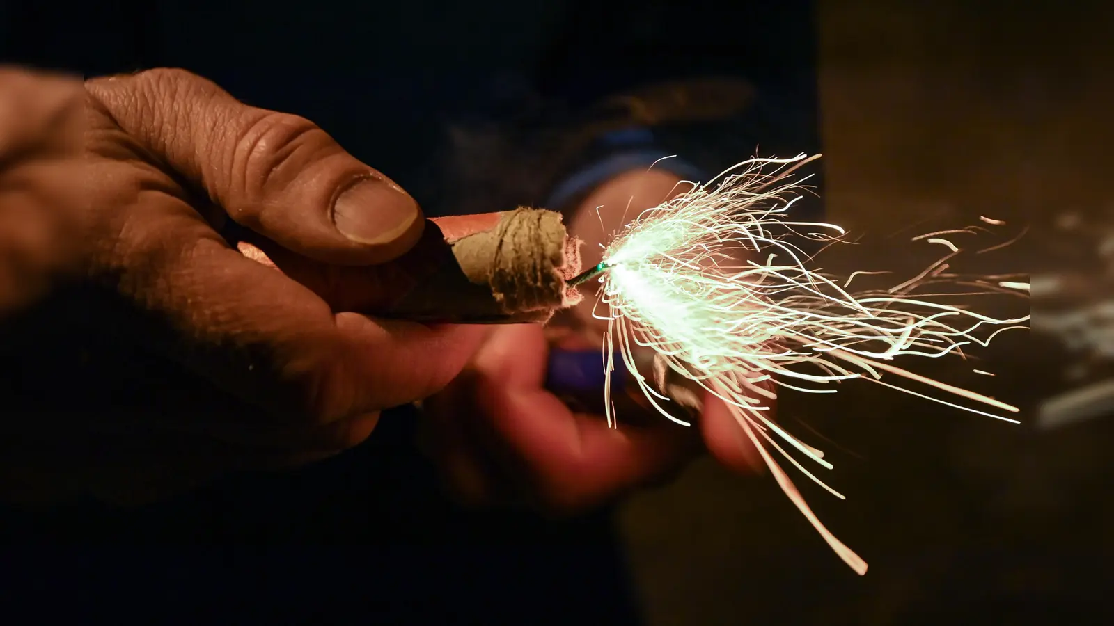 Einsatzkräfte der ILS Oberpfalz-Nord waren in der Silvesternacht stark gefordert. (Symbolbild: Patrick Pleul, dpa)