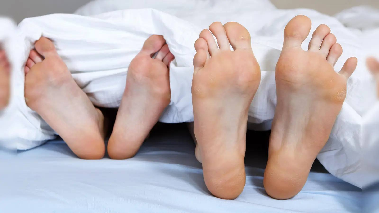 Ein halbnackter Eindringling hat ein junges Paar mitten in der Nacht in Angst und Schrecken versetzt.  (Symbolbild: Jörg Lange)