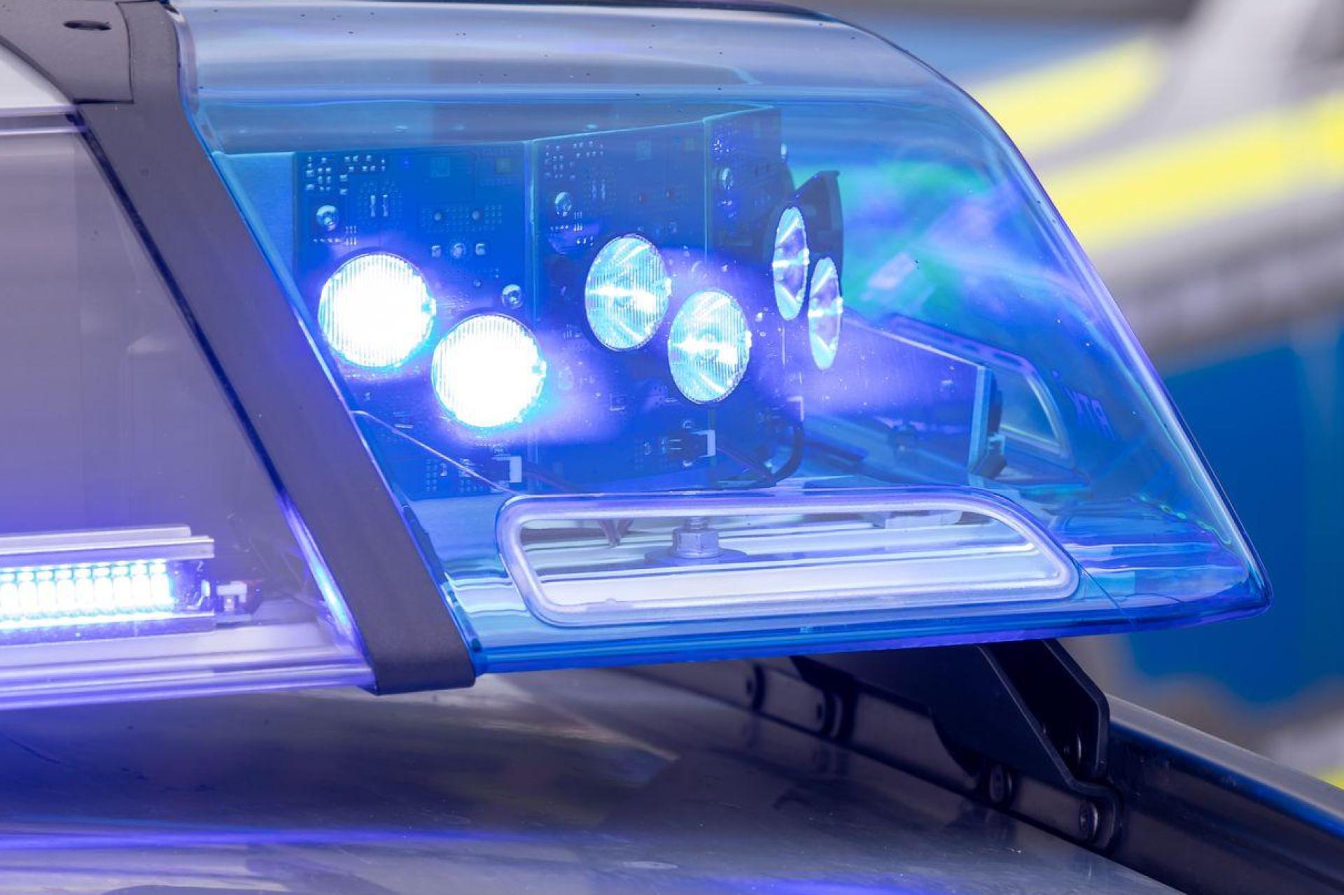 Bei mehreren Durchsuchungen im Regensburger Drogenmilieu vollstreckte die Polizei drei Haftbefehle.  (Symbolbild: Daniel Karmann/dpa)