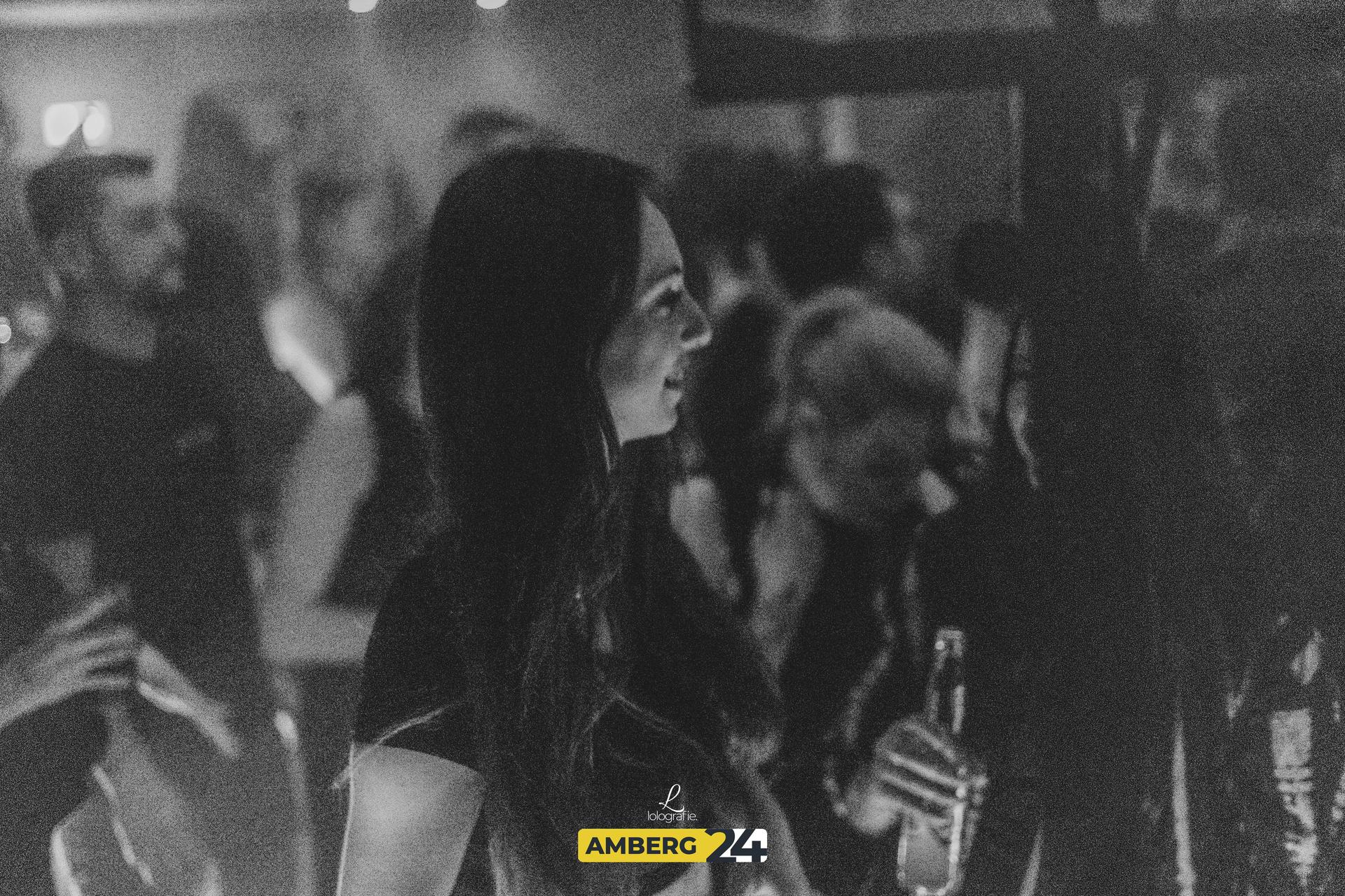 Frau Fenk im Trio.  (Bild: Lolografie)