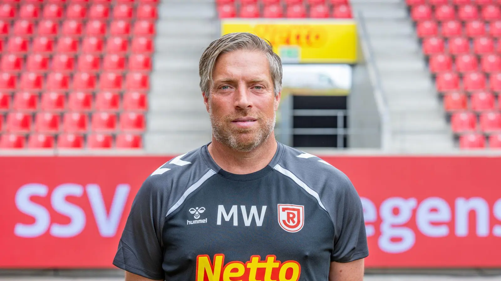 Regensburgs Michael Wimmer trifft im DFB-Pokal auf seinen Trainer-Kumpel Lukas Kwasniok vom 1. FC Köln. (Bild: Armin Weigel/dpa)