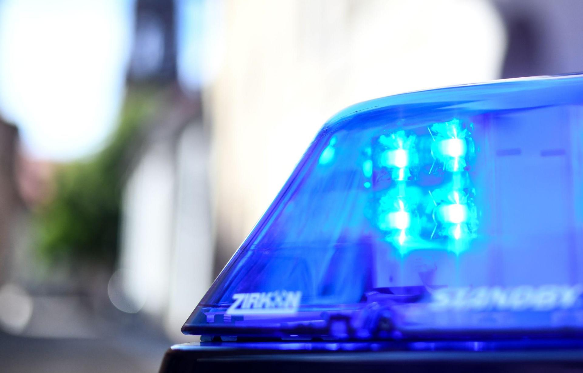 Eine Sache der Strafverfolgung wird ein Streit bei einer Plattenparty der Schwarzenfelder Kirwa. (Symbolbild: Patrick Seeger/dpa)