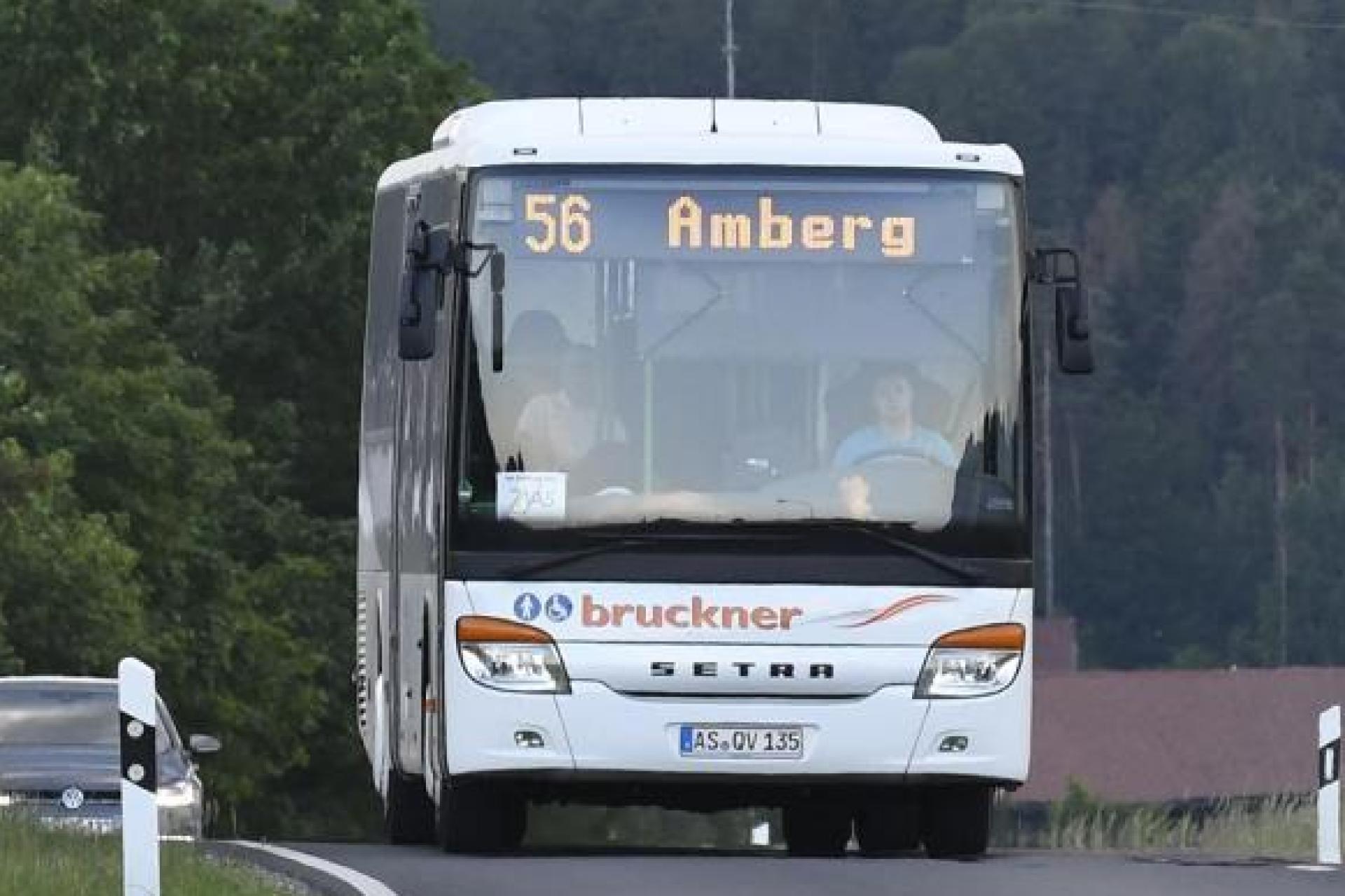 In den Faschingstagen gibt es gleich in mehreren Orten in Amberg-Sulzbach Einschränkungen beim Buslinienverkehr: Haltestellen entfallen, Ersatzhaltestellen sind eingerichtet. (Symbolbild: Petra Hartl)