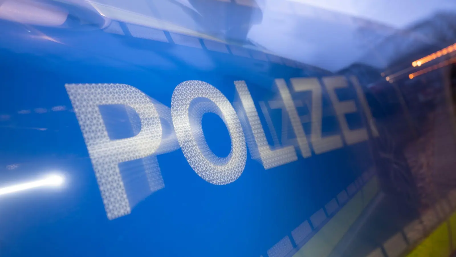 Die Polizei sucht nach einem Fahrraddiebstahl in Amberg nach Zeugen.  (Symbolbild: Marijan Murat/dpa)