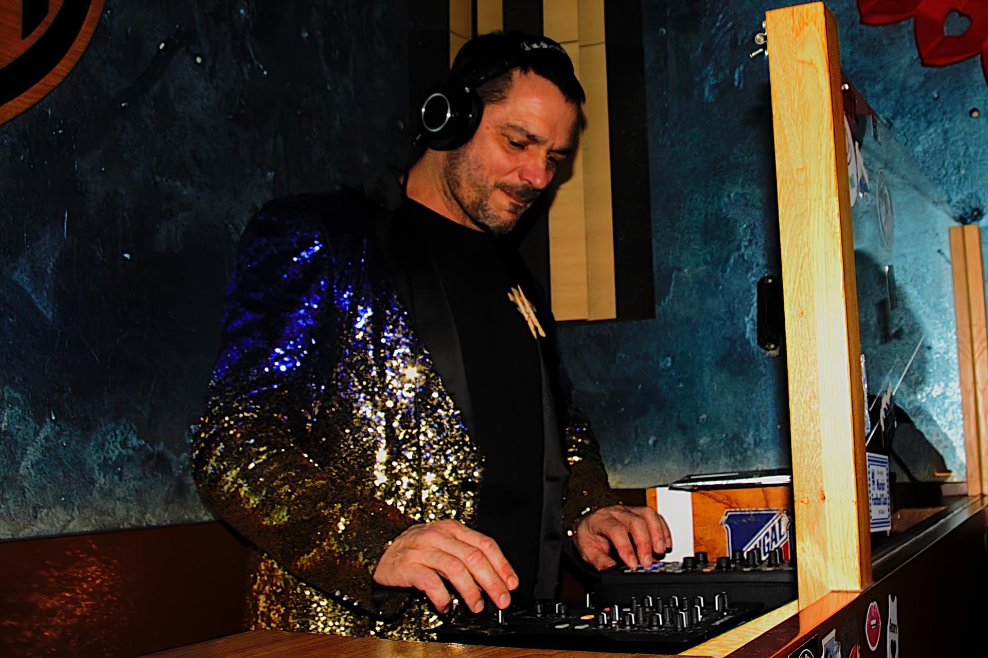 Das blaue Haus erfreute sich auch am Rosenmontag vieler vernarrter Besucher. (Bild: Marlin Nixdorf)