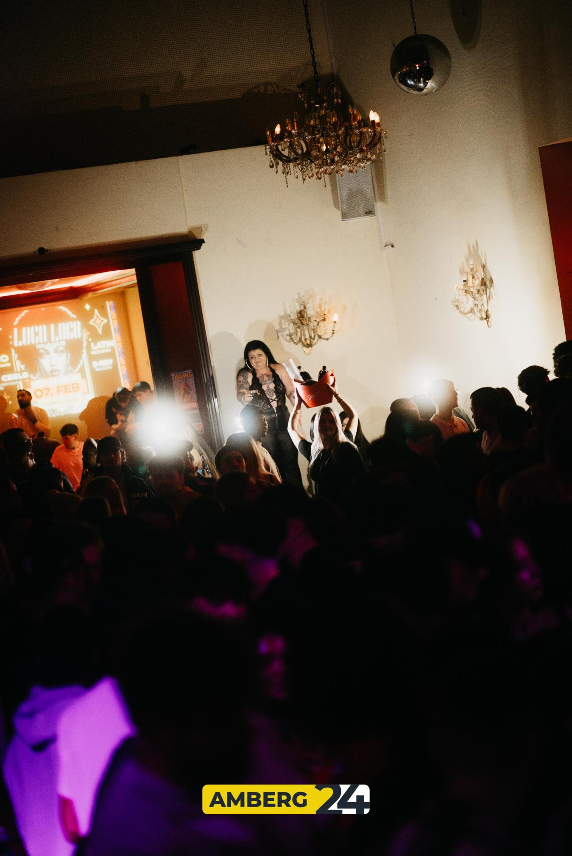 Models and Bottles im Casino in Amberg. (Bild: Mario Donhauser)