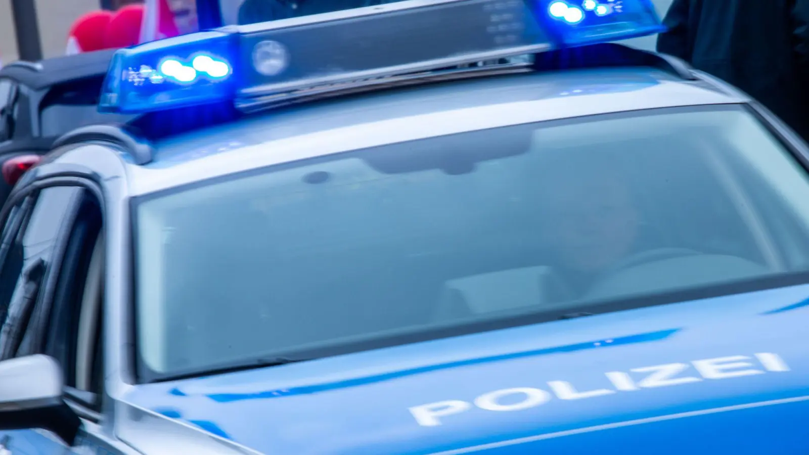 Die Polizei sucht derzeit nach Einbrechern.  (Bild: Jens Büttner/dpa/Symbolbild)