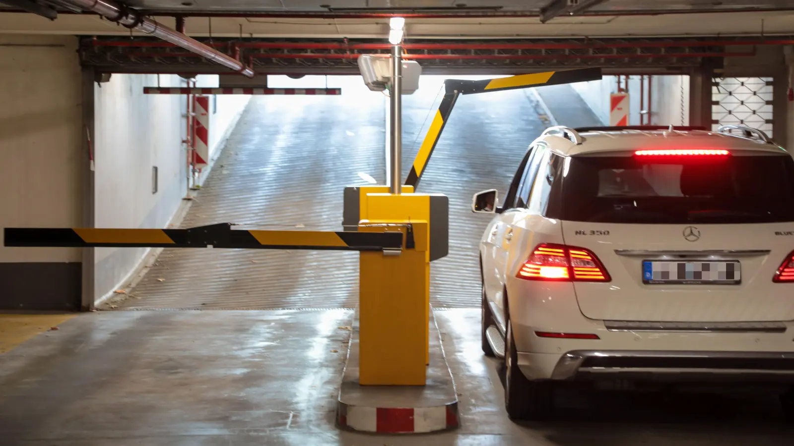 Noch hebt sich die Schranke, wenn man bezahlt hat. Das wird künftig nicht mehr der Fall sein.  (Bild: Wolfgang Steinbacher)