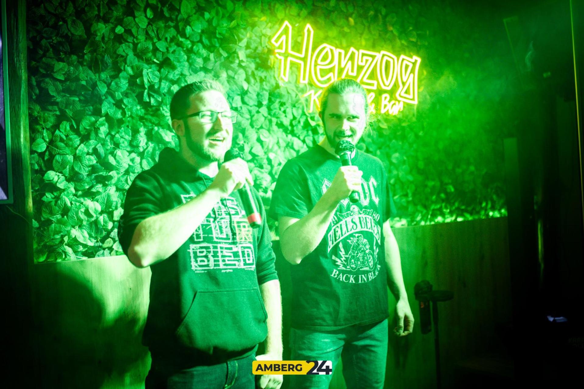 Die Bilder vom Karaoke im Herzog. (Bild: Julia Bär)