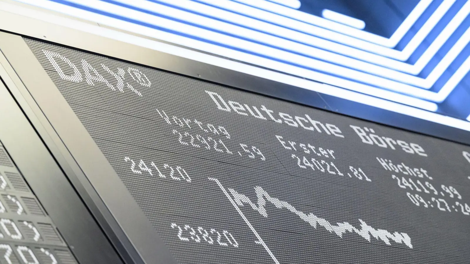 Viele Menschen legen Geld an der Börse an, besonders beliebt: börsengehandelte Indexfonds, sogenannte ETFs. (Symbolbild: Hannes P Albert/dpa)