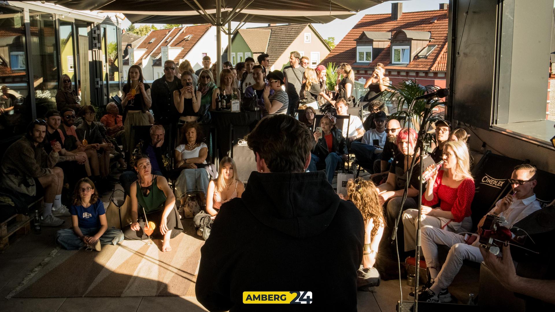 Open-Stage Veranstaltung auf der Cineplex Dachterrasse (Bild: Mario Donhauser)
