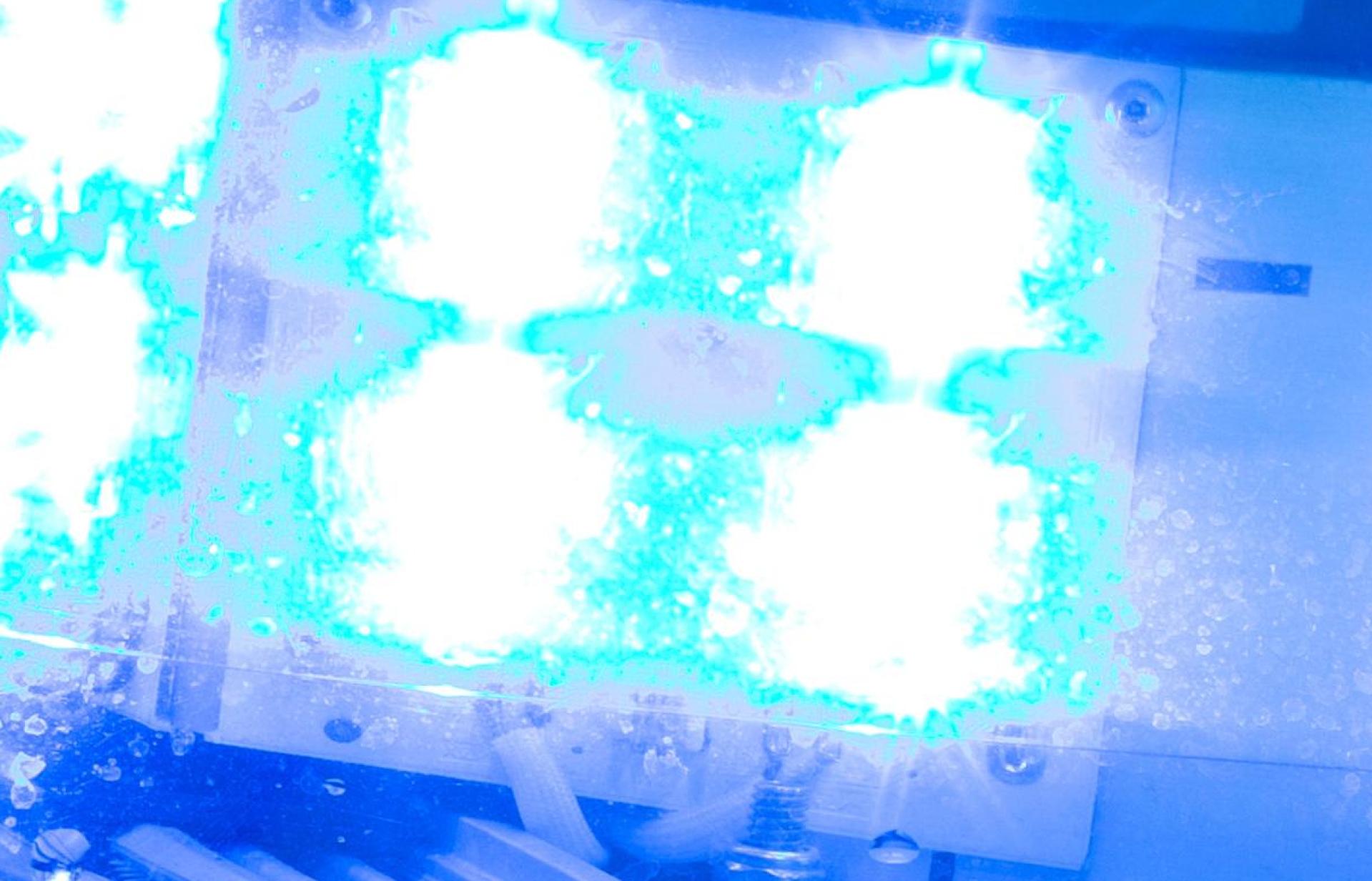 Ein Kleintraktor verunglückt auf der Kreisstraße AM 13 bei Amberg. Der Fahrer wird leicht verletzt. (Symbolbild: Monika Skolimowska)