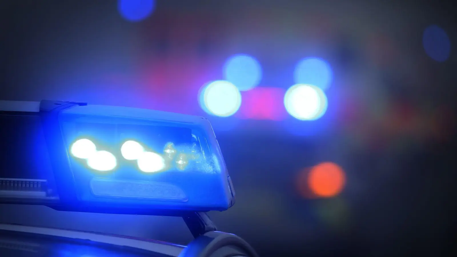 Der 16-Jährige starb noch an der Unfallstelle. (Symbolbild) (Bild: Karl-Josef Hildenbrand/dpa)