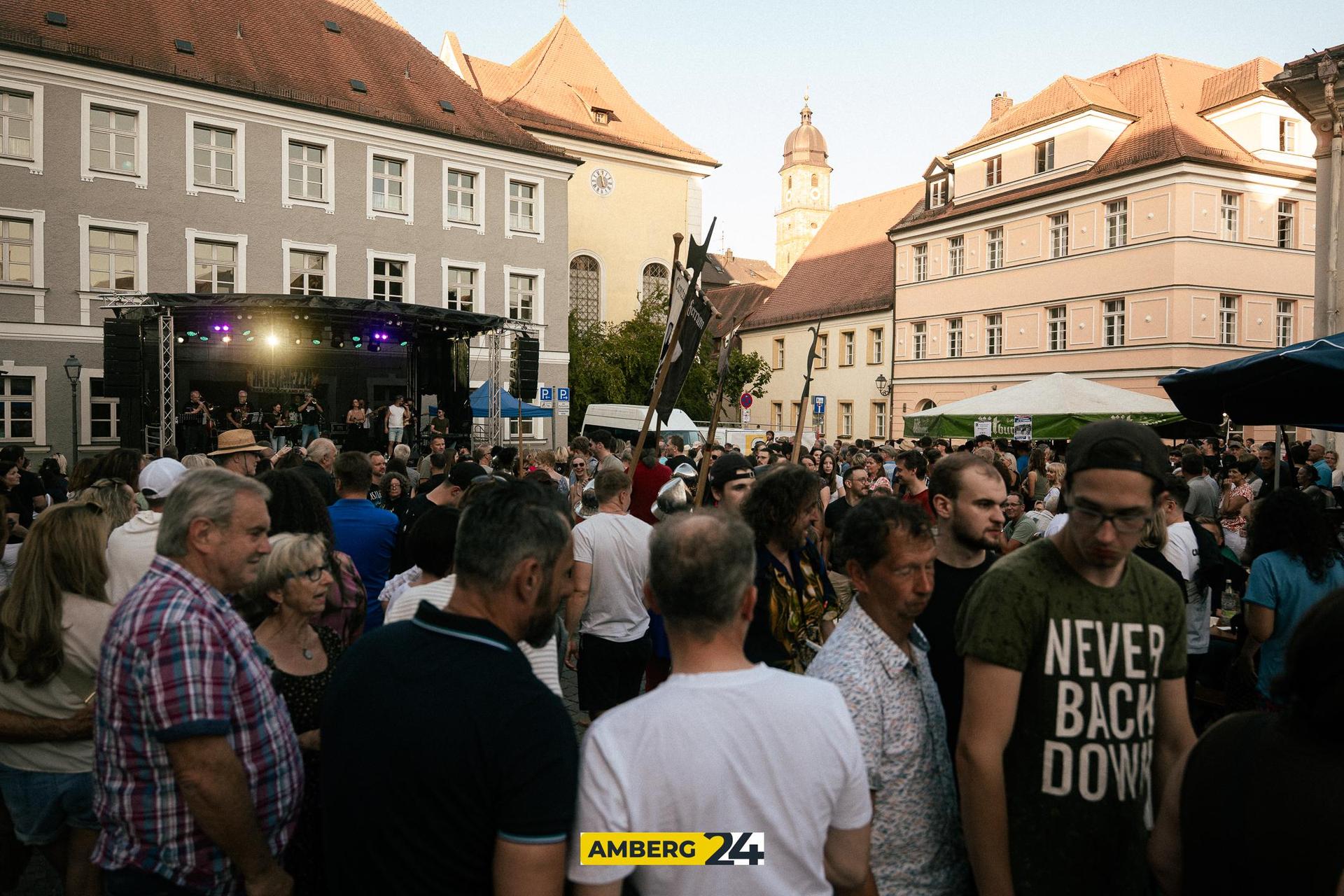 Altstadtfest + Schrannenplatz = Party!!! (Bild: David Mueller)