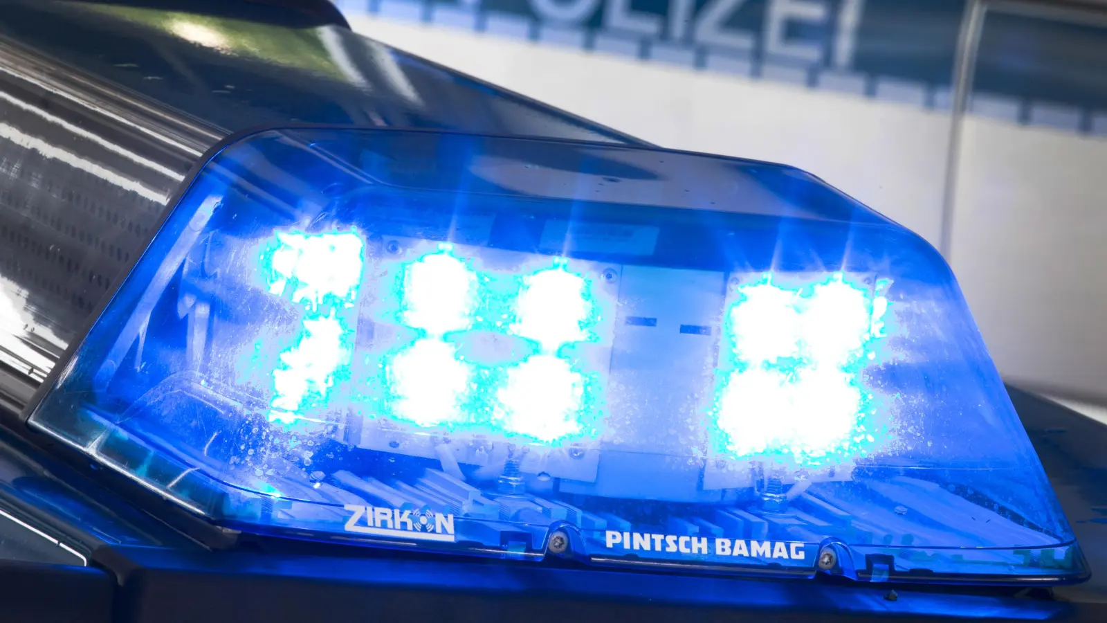 Der Polizei unbekannte Täter erbeuten bei Einbrüchen im Landkreis Neumarkt in der Oberpfalz rund 1200 Euro. (Symbolbild: Friso Gentsch/dpa)