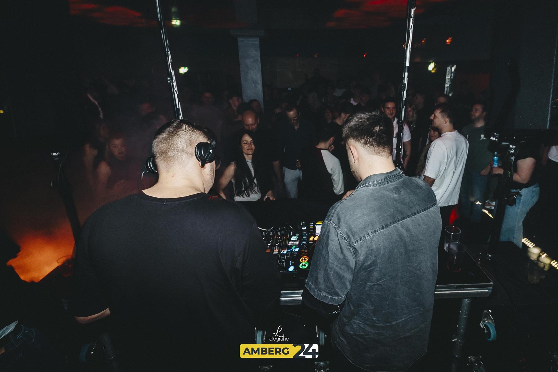 Frau Fenk im Trio.  (Bild: Lolografie)