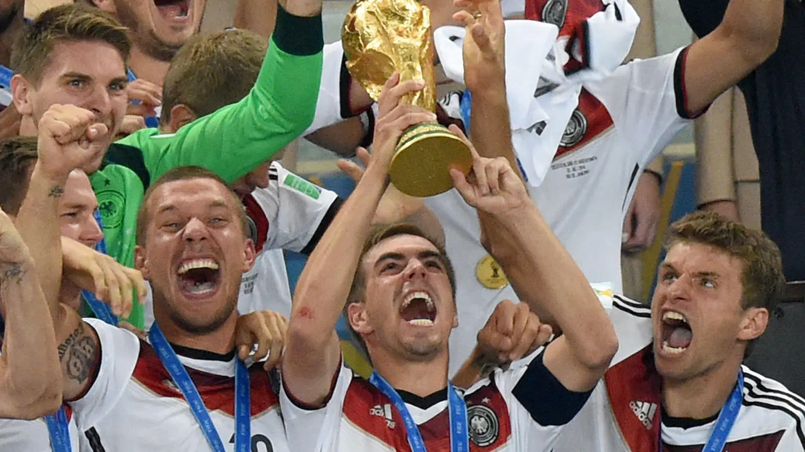 Lahm wird in die Hall of Fame aufgenommen. (Archivbild) (Bild: Marcus Brandt/dpa)