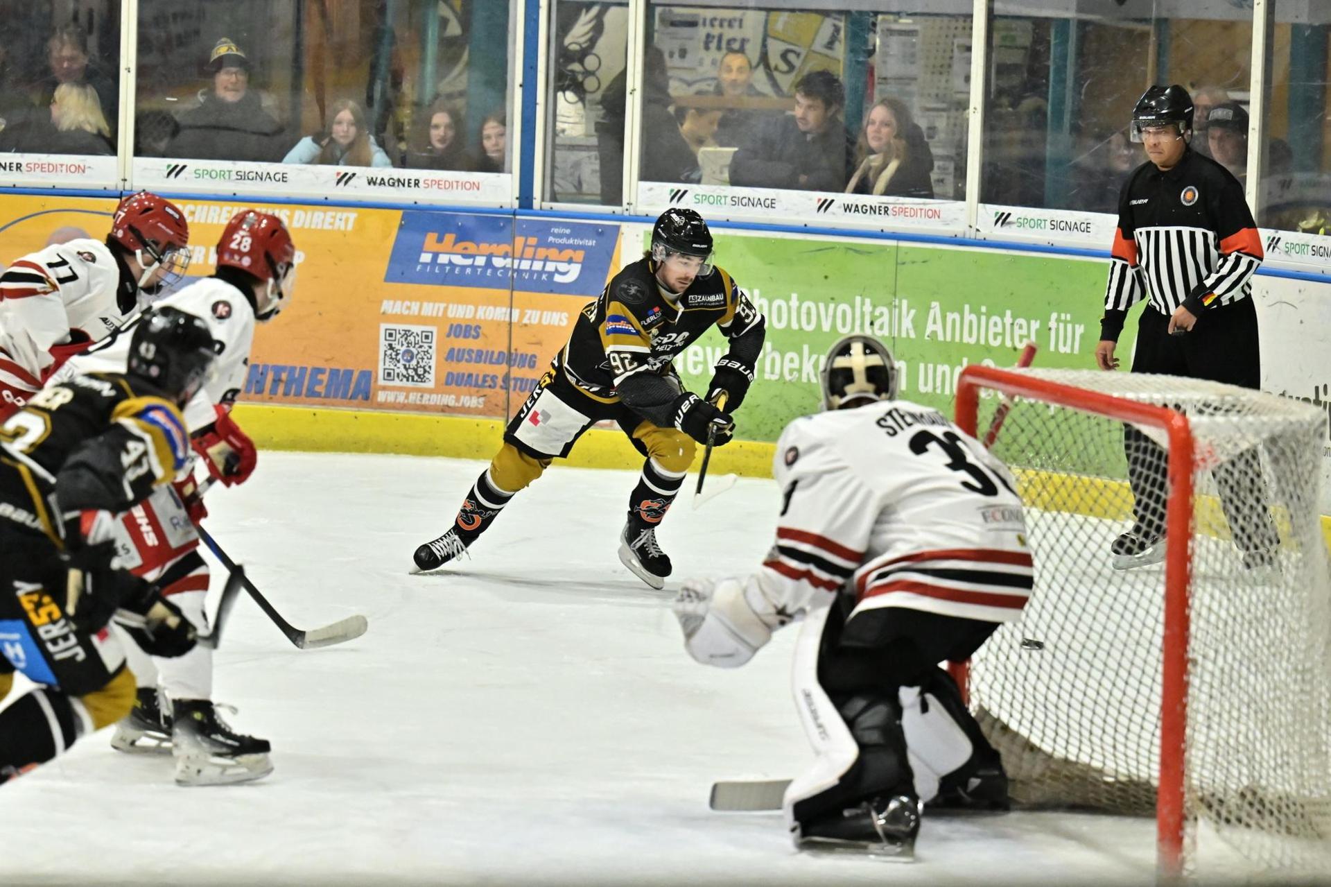 Am Freitagabend unterlagen die Wild Lions dem EHC Klostersee insgesamt verdient, zeigten aber erneut viel Moral. (Bild: Hubert Ziegler)