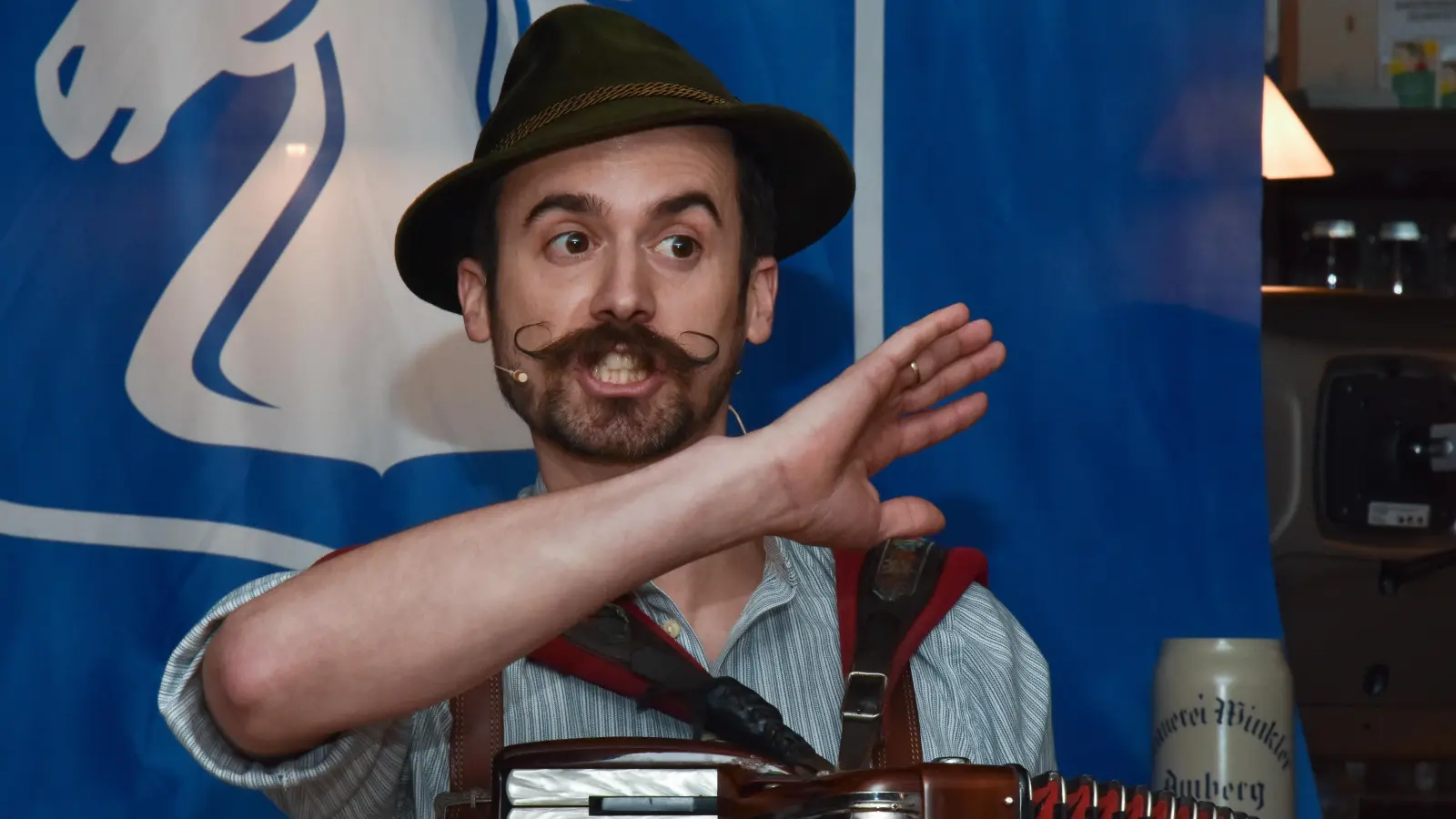 Die Brauerei Winkler in Amberg lädt zum traditionellen Josefi-Tag am 19. März ein. Dort tritt das Duo Barnabas, bestehend aus Florian Gröninger (Bild) und Dr. Matthias Schöberl, auf. (Archivbild: Stephan Huber)