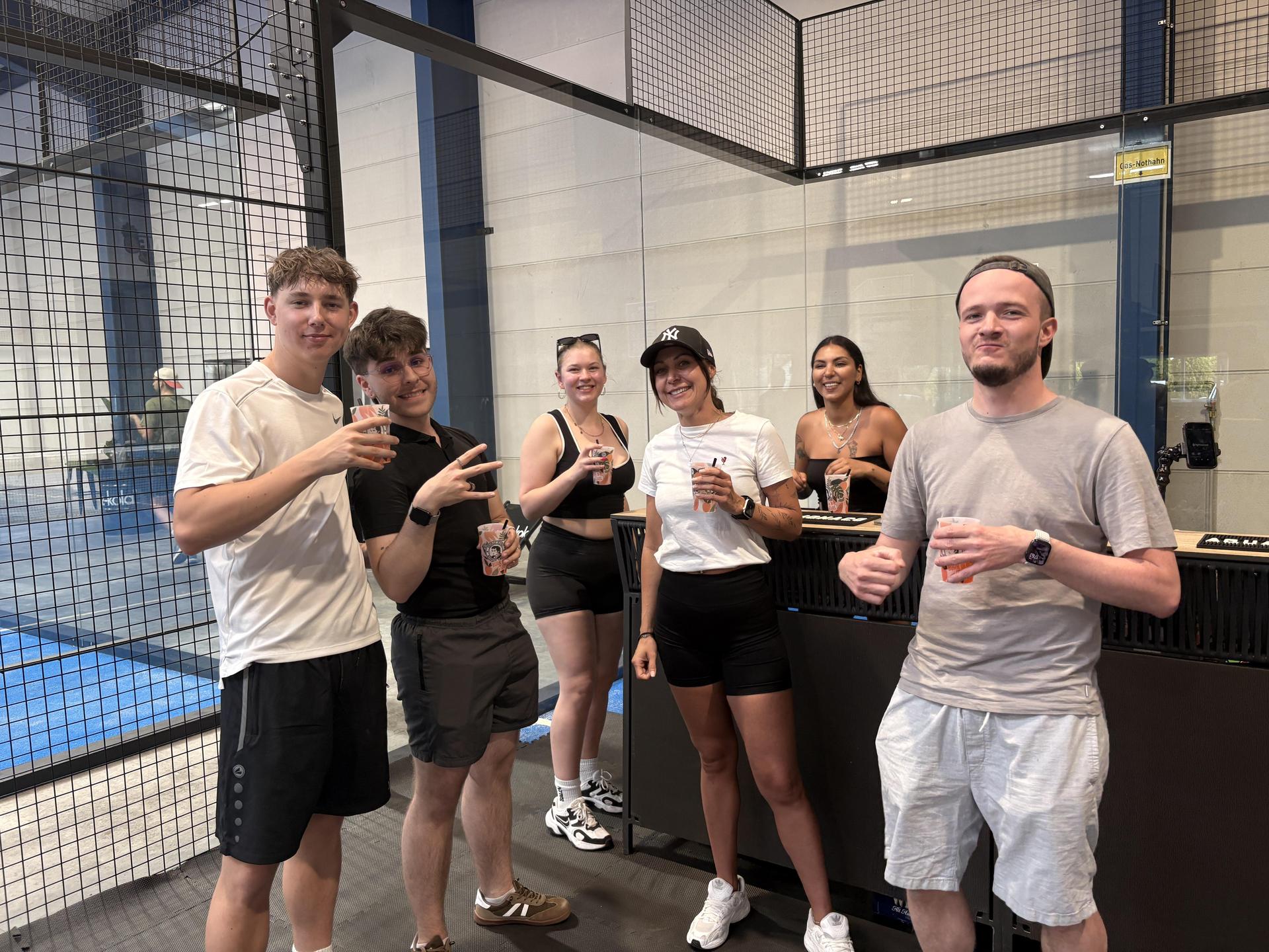Daydrinking im Pine Padel Club. (Bild: Lukas Büchold)