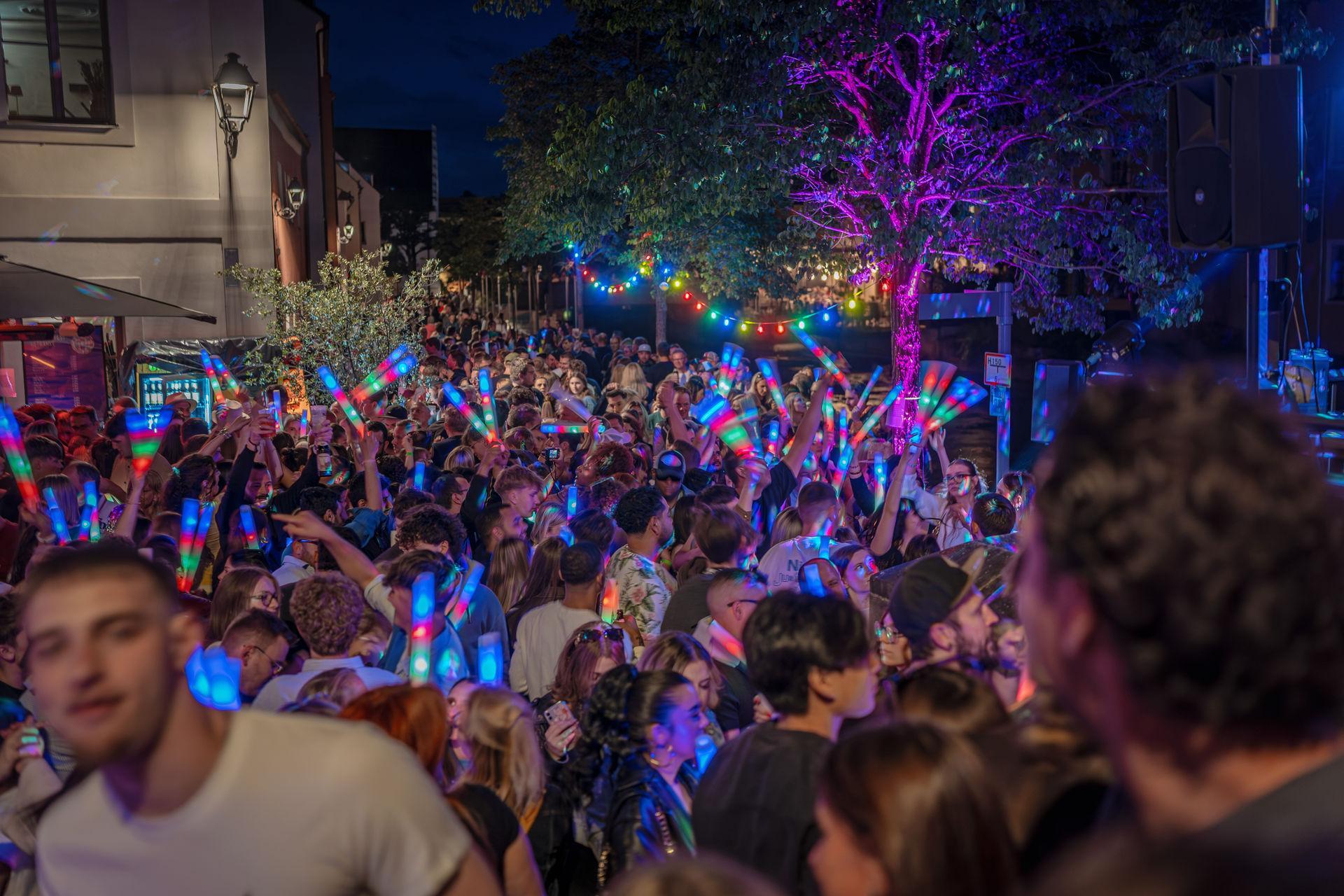 Amberg feiert Altstadtfest und macht die Nacht zum Tag. (Bild: Michael Golinski)