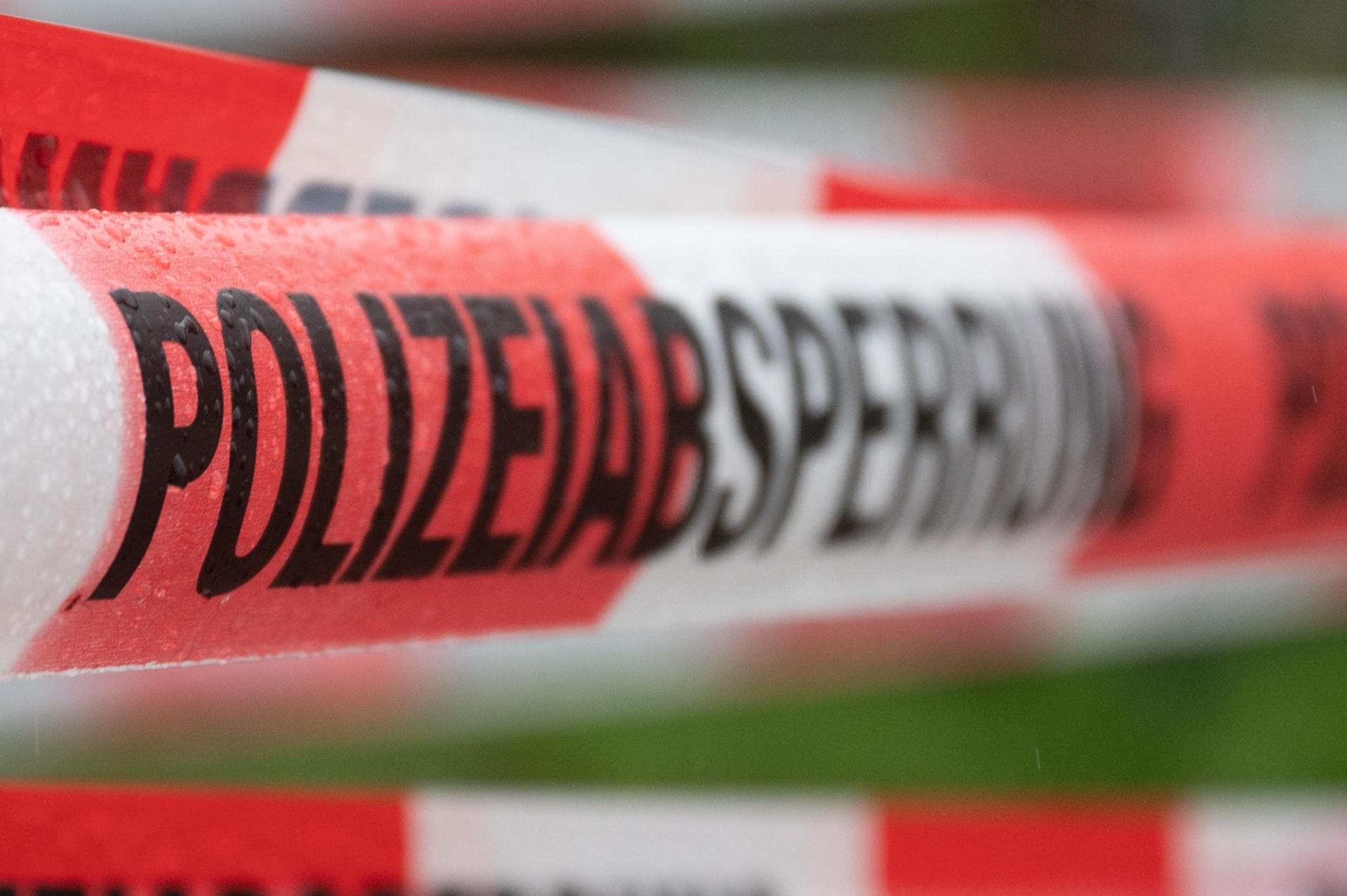 Zwei Männer geraten in Amberg mehrfach aneinander. Die Polizei ermittelt. (Symbolbild: Sebastian Kahnert)