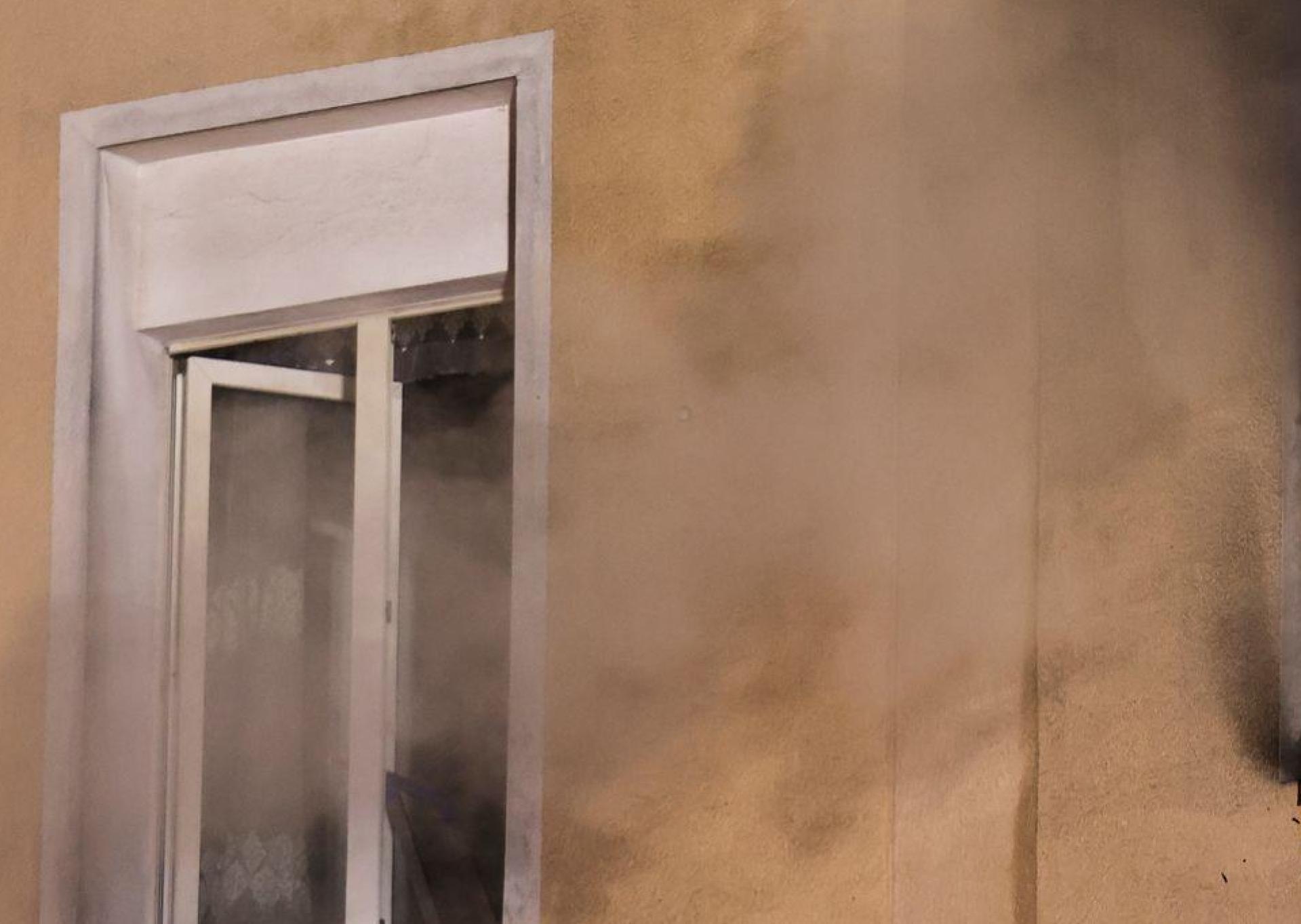 Weil es in der Räucherkammer einen technischen Defekt gab, wurde ein Wohnhaus in Pesensricht, Gemeinde Illschwang, verqualmt. (Symbolbild: Christoph Reichwein/dpa)