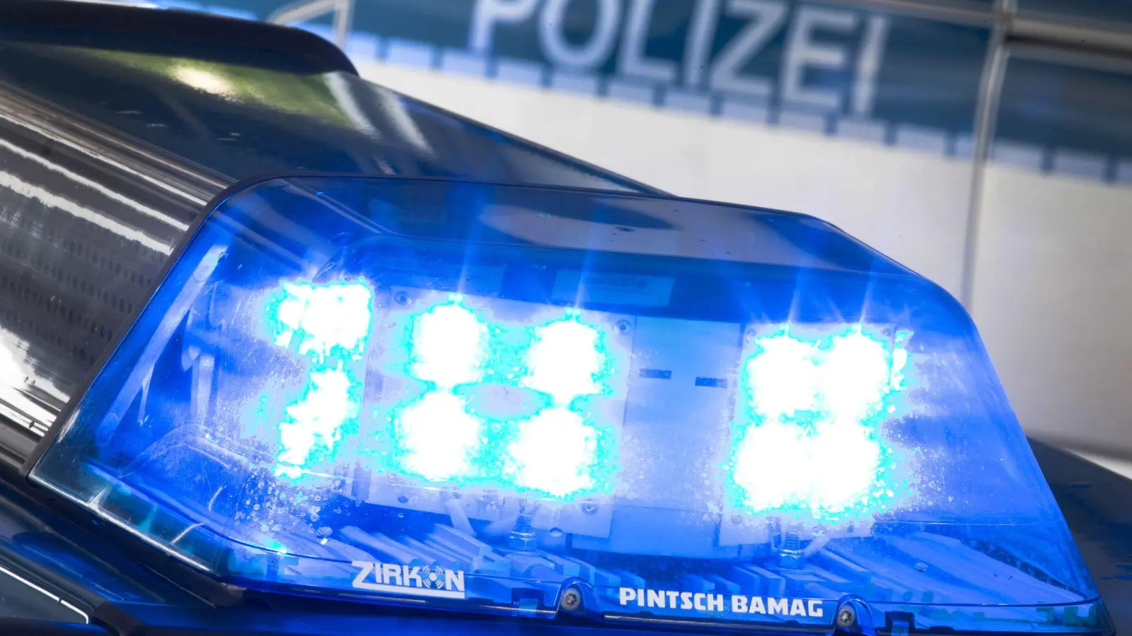 Ein 24-jähriger Amberger wurde mit unzulässigen Fahrzeugveränderungen gestoppt. (Symbolbild: Friso Gentsch/dpa)