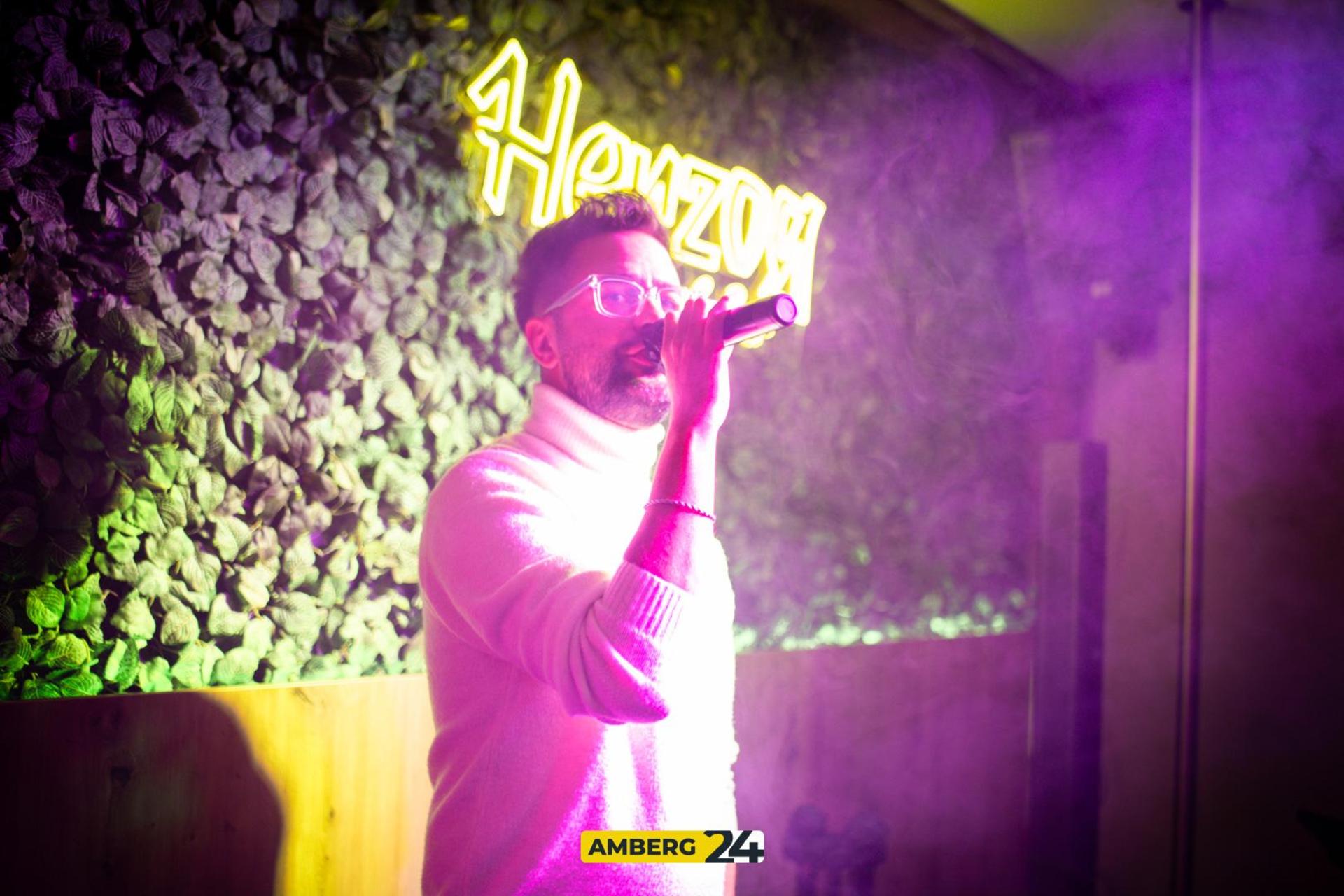 Die Bilder vom Karaoke im Herzog. (Bild: Julia Bär)