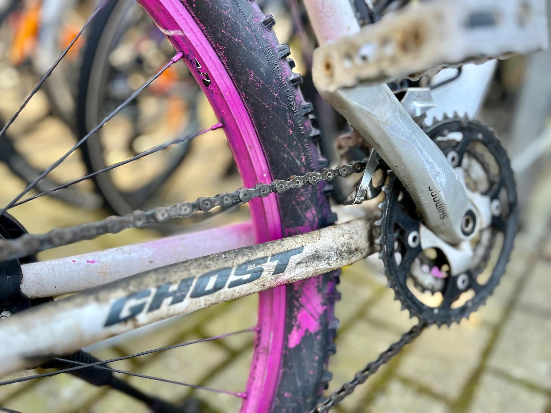Dieses Rad der Marke Ghost hat schon bessere Zeiten gesehen - genau wie der Hersteller selbst auch. Nun folgt die nächste schlechte Nachricht. (Bild: Gabi Schönberger)