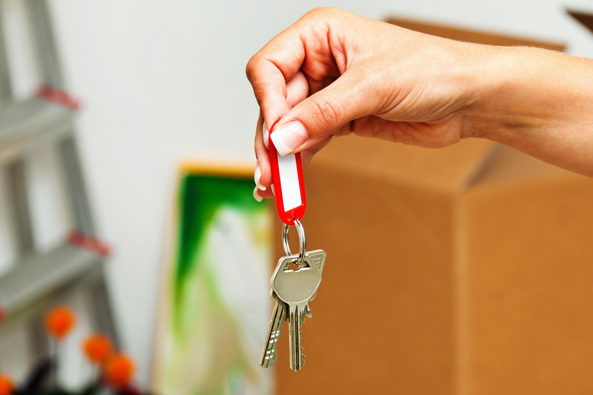 Endlich die Schlüssel für die neue Wohnung. Worauf kommt es jetzt an? (Symbolbild: Erwin Wodicka/Stock Adobe)